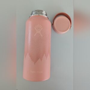 Hydro Flask Pink Dot Wave Insulated Bottle